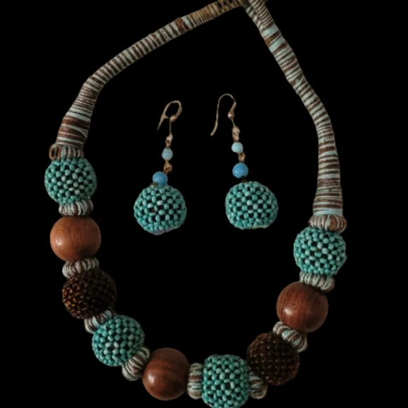 Jewelry - Picture 4 of 5